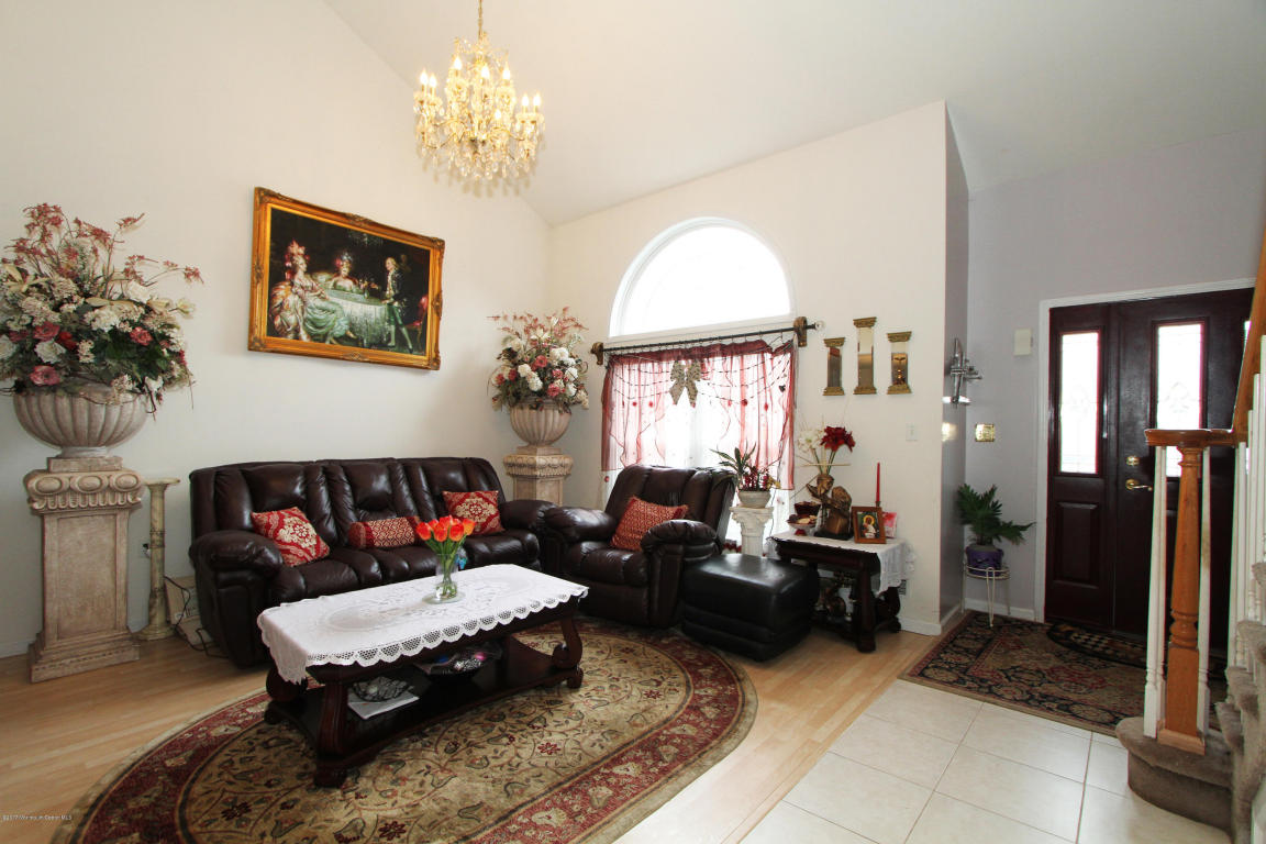 2209 Cedarview Dr