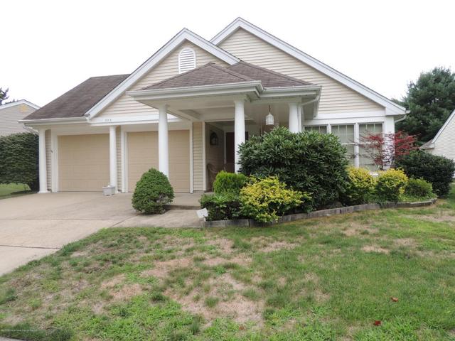 832 Wellington Ave