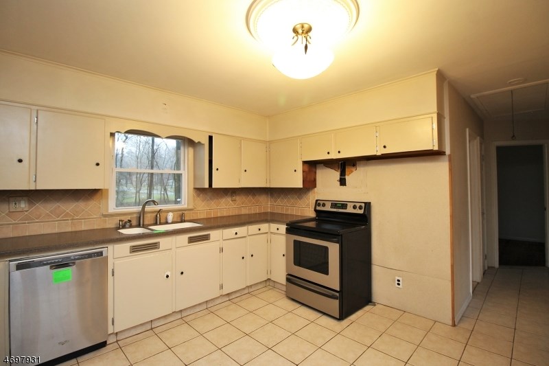 25 Meadowview Dr
