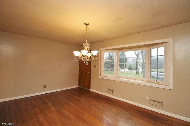 25 Meadowview Dr