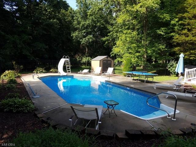11 Wellington Dr