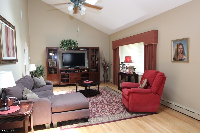 37 Blossom Hill Rd Annandale, NJ 08801