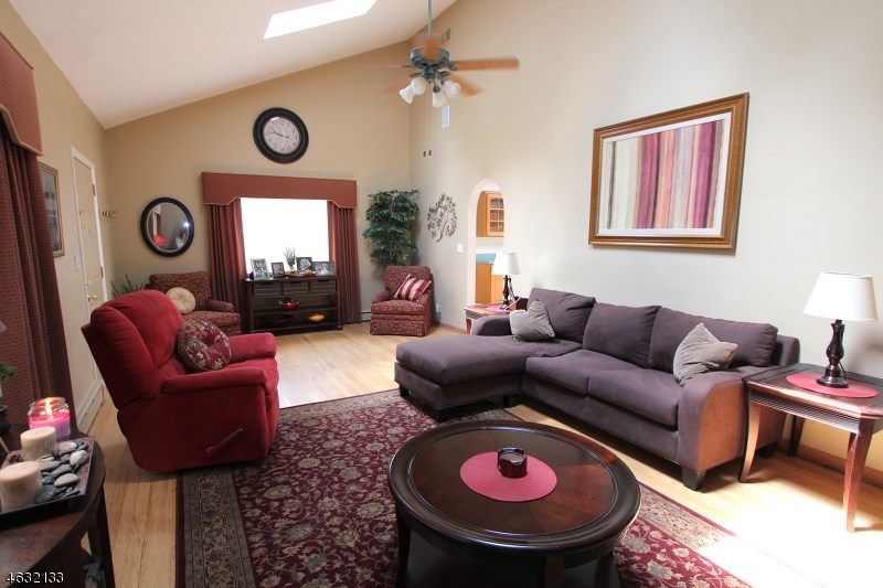 37 Blossom Hill Rd Annandale, NJ 08801