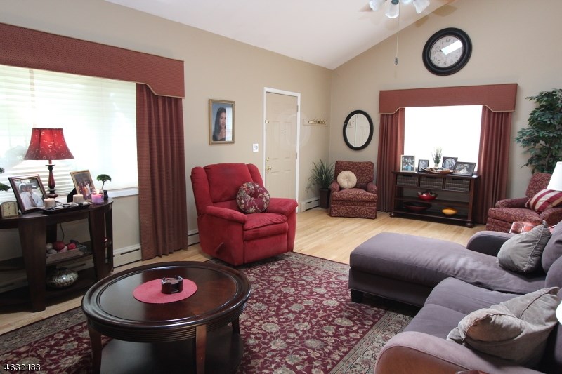 37 Blossom Hill Rd Annandale, NJ 08801