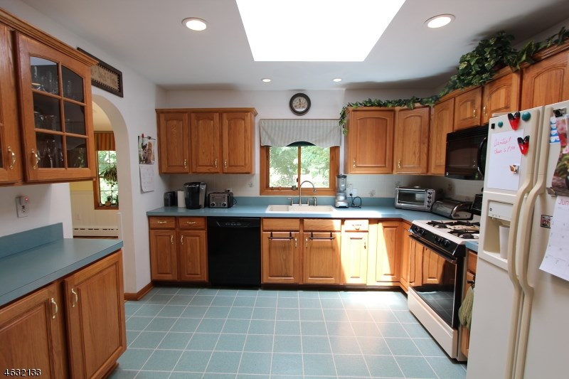 37 Blossom Hill Rd Annandale, NJ 08801
