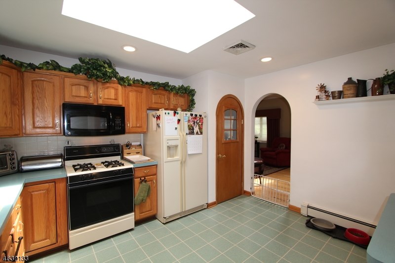 37 Blossom Hill Rd Annandale, NJ 08801