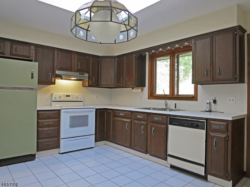 775 Sweet Hollow Rd