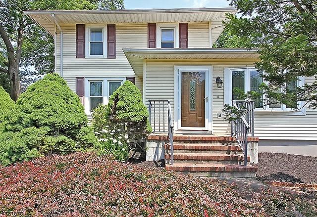 527 E Main St