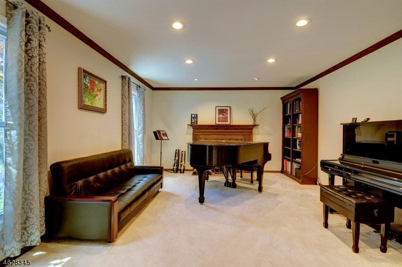 For Sale: 9 Sylvan Dr Bridgewater, NJ 08807