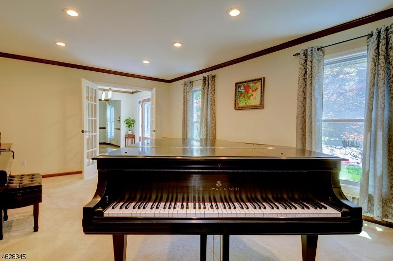 For Sale: 9 Sylvan Dr Bridgewater, NJ 08807