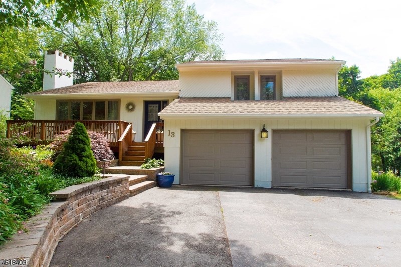 13 Hunts Mill Rd Clinton, NJ 08809