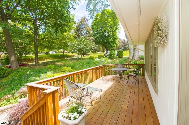 13 Hunts Mill Rd Clinton, NJ 08809