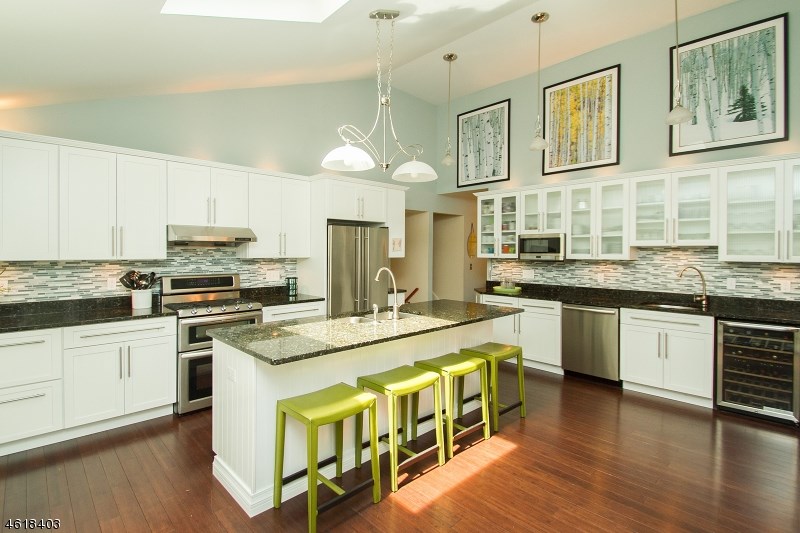 13 Hunts Mill Rd Clinton, NJ 08809