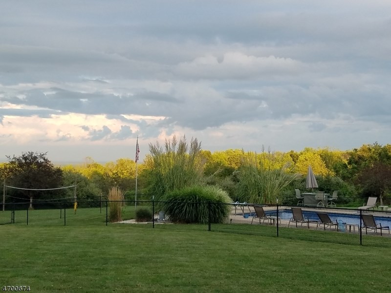 3 Green Hills Dr
