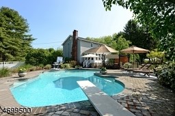 8 Scarlet Oak Rd