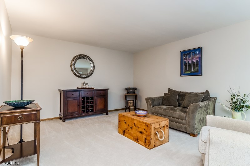 11 Cross Creek Dr