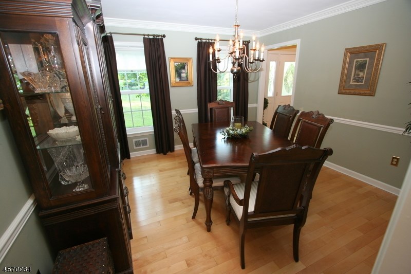 For Sale: 18 Sleepy Hollow Rd Flemington, NJ 08822