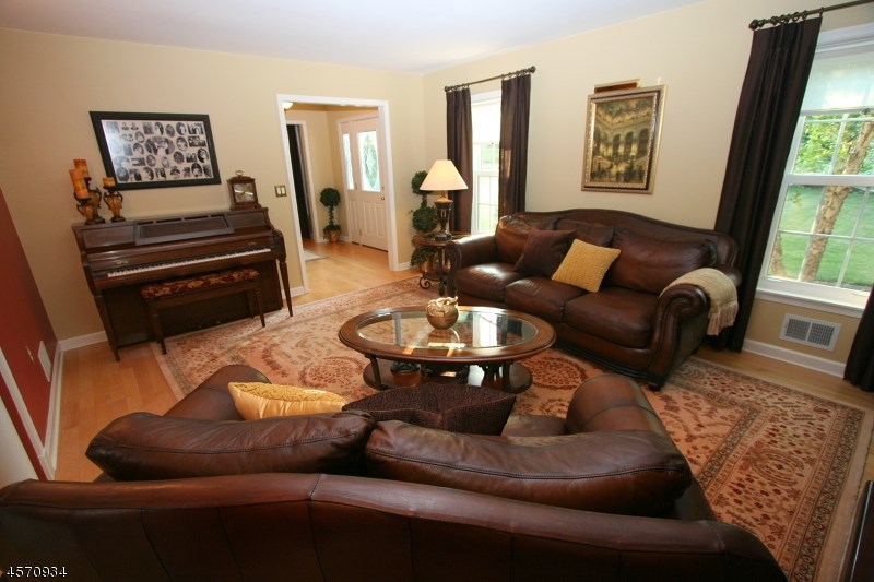 For Sale: 18 Sleepy Hollow Rd Flemington, NJ 08822
