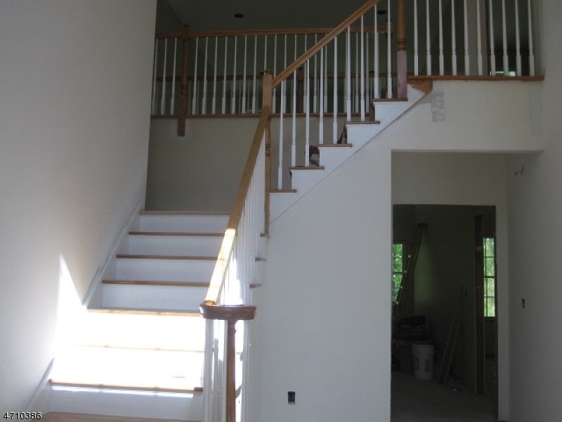 6 Weston Dr
