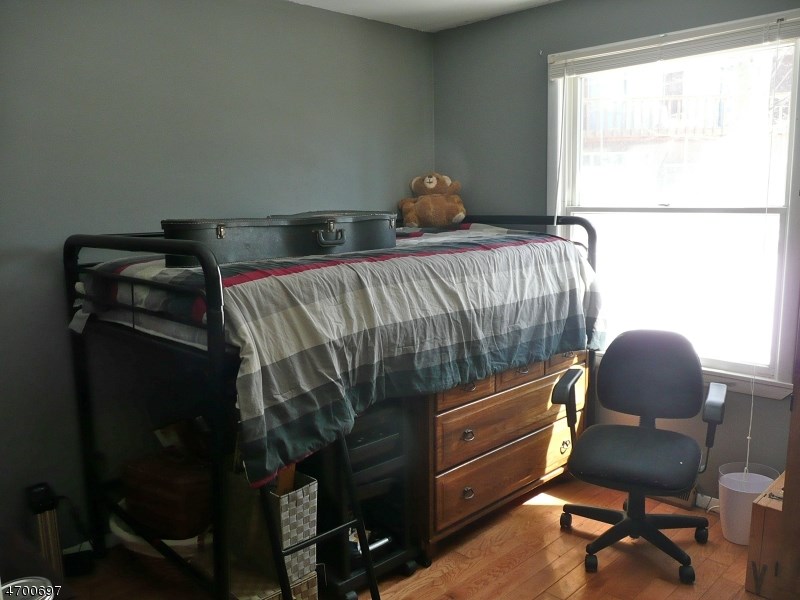 175 E Main St