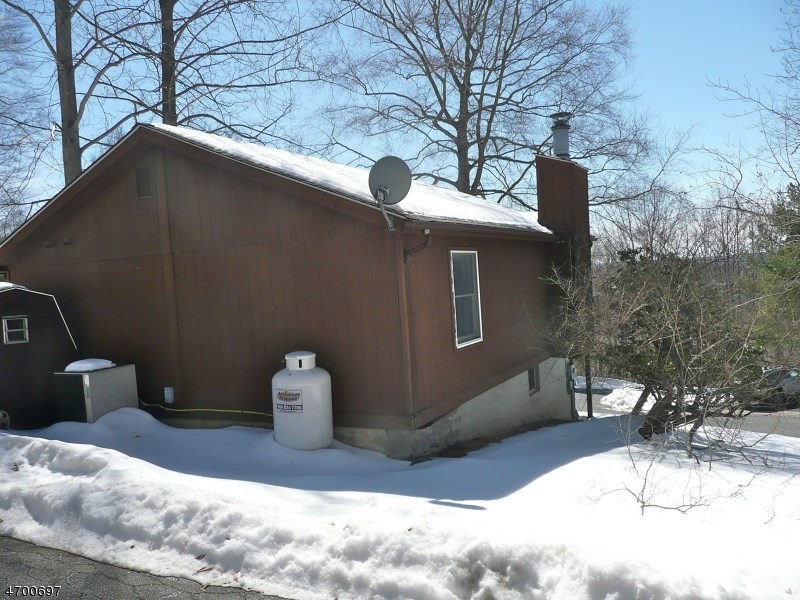 175 E Main St