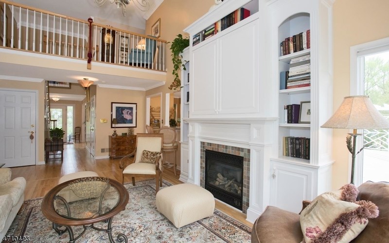 27 Eisenhower Dr