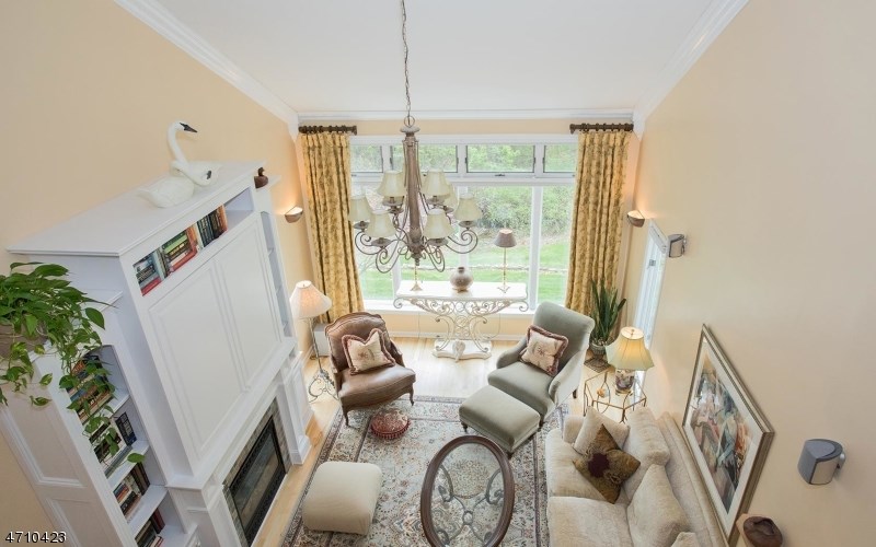 27 Eisenhower Dr