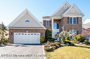 16 Riviera Dr