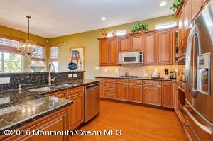 16 Riviera Dr