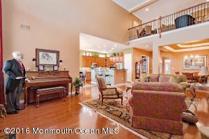 16 Riviera Dr