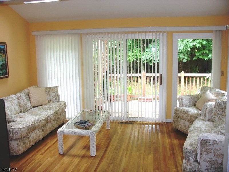 For Sale: 7 Hunters Cir Lebanon, NJ 08833