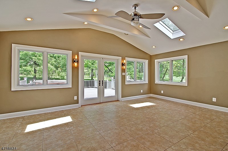 644 Newmans Ln