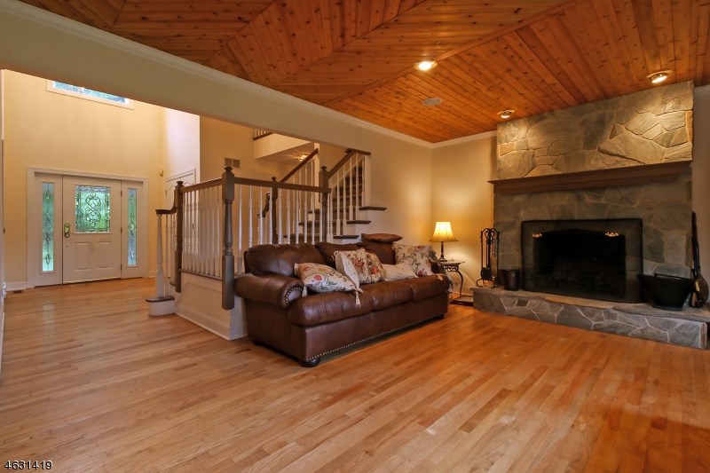 813 Miller Ln Martinsville, NJ 08836