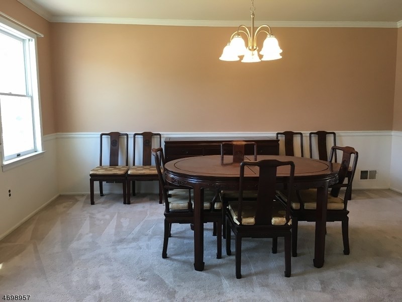 60 Woodview Dr