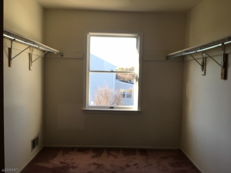 60 Woodview Dr