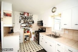 For Sale: 14 New St Middlesex, NJ 08846