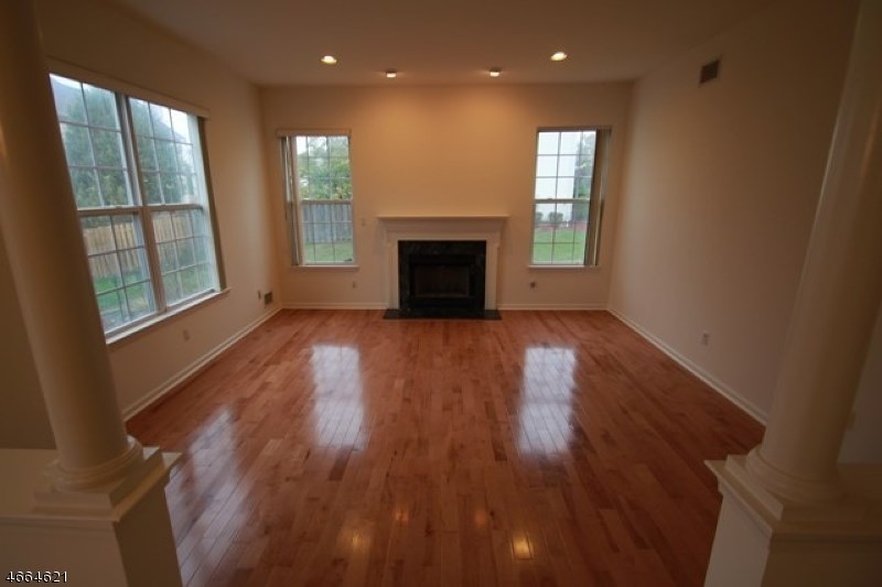 114 Hollywood Ave