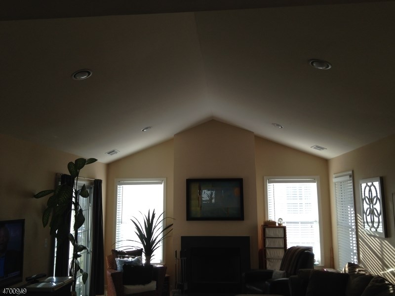 251 Dorset Ct