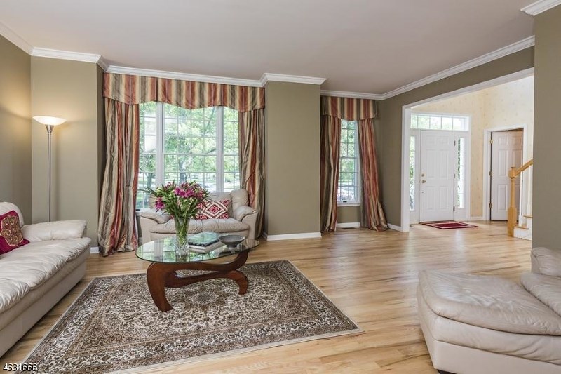 16 Seminole Rd Oldwick, NJ 08858