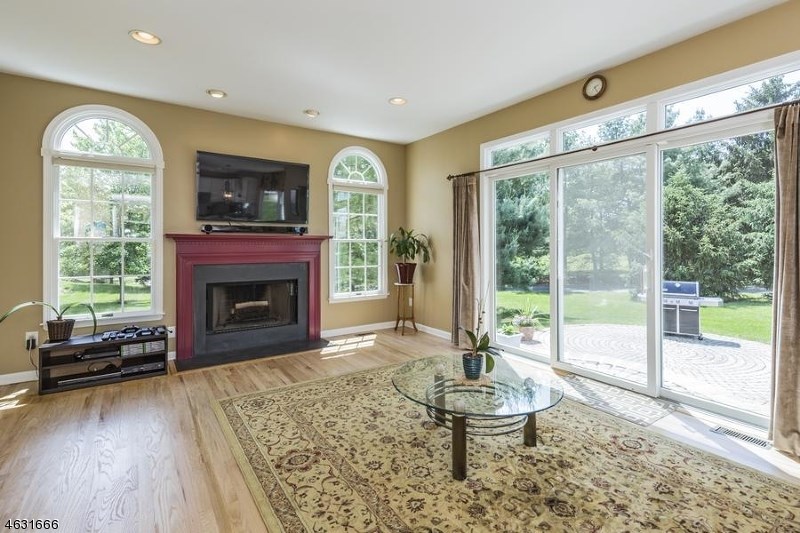 16 Seminole Rd Oldwick, NJ 08858