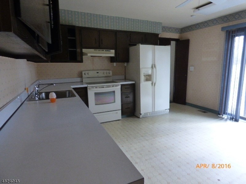 For Sale: 24 Powderhorn Dr Phillipsburg, NJ 08865