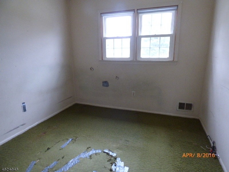 For Sale: 24 Powderhorn Dr Phillipsburg, NJ 08865