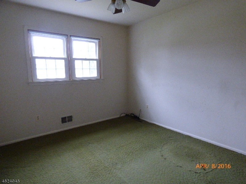 For Sale: 24 Powderhorn Dr Phillipsburg, NJ 08865