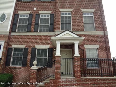 538 Henry St