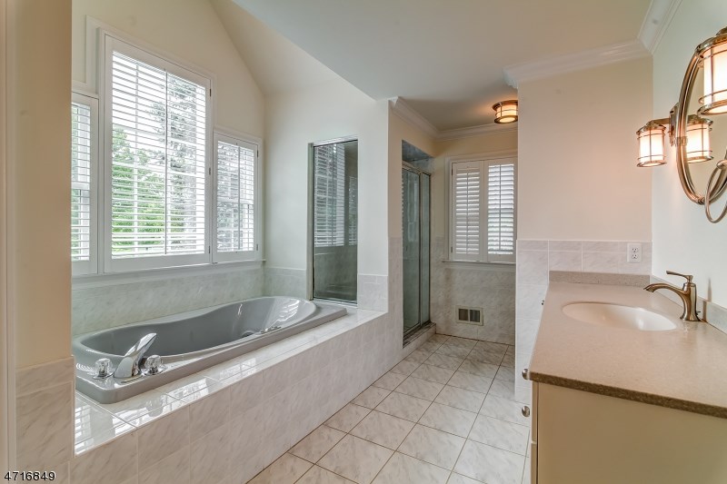 1 Jacobus Ln