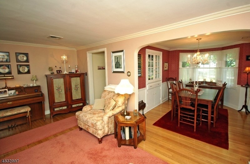 For Sale: 3 Goodale Cir New Brunswick, NJ 08901