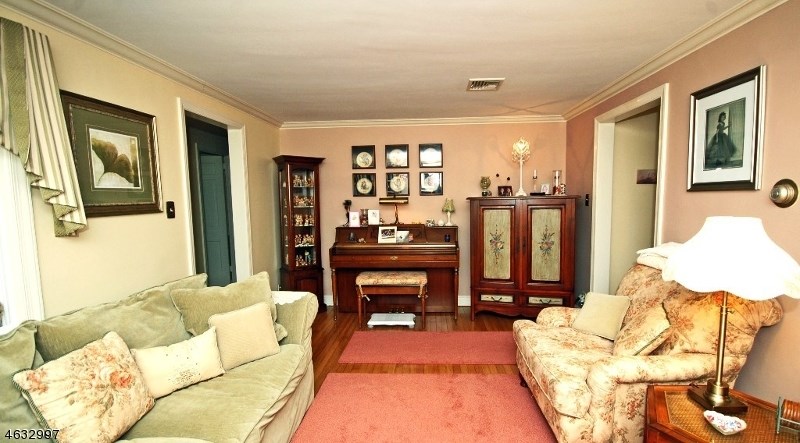For Sale: 3 Goodale Cir New Brunswick, NJ 08901