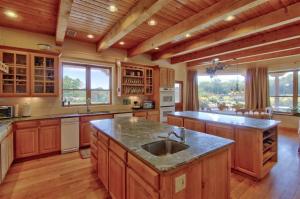 146 Angus Ln