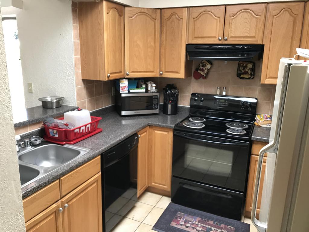 406 Estancia Dr NW