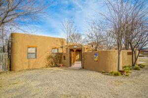 1856 Calle Barbarita NW